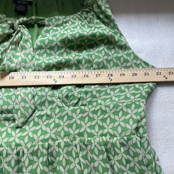 Green Patterned Sleeveless Dress - Picture 9 of 11